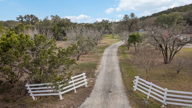 9238 N Point Dr, San Antonio, TX 78266