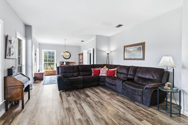 9238 N Point Dr, San Antonio, TX 78266