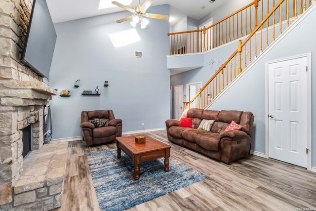 9238 N Point Dr, San Antonio, TX 78266