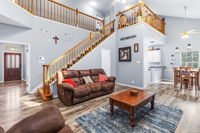 9238 N Point Dr, San Antonio, TX 78266