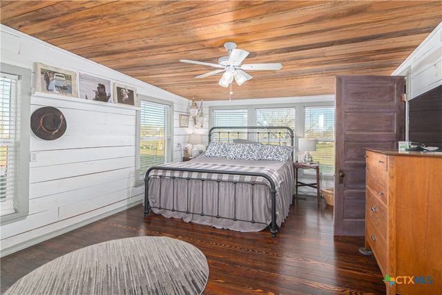 7150 Linne Road, Seguin, TX 78155