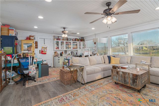 7150 Linne Road, Seguin, TX 78155
