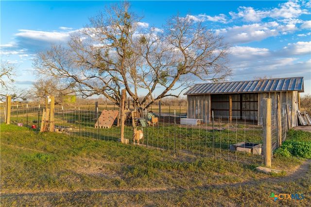 7150 Linne Road, Seguin, TX 78155