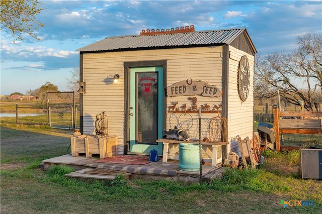 7150 Linne Road, Seguin, TX 78155