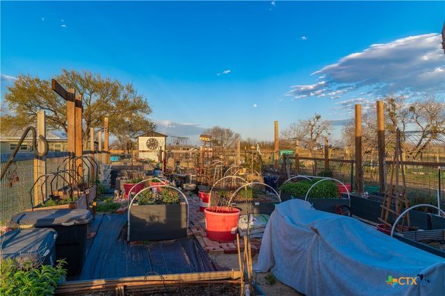 7150 Linne Road, Seguin, TX 78155