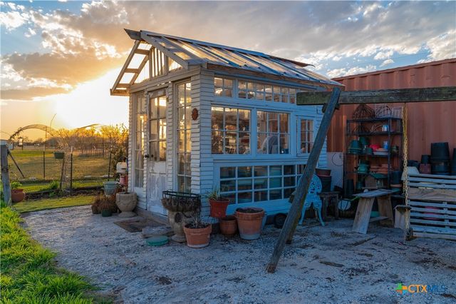 7150 Linne Road, Seguin, TX 78155