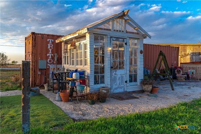 7150 Linne Road, Seguin, TX 78155