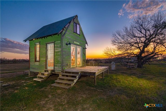 7150 Linne Road, Seguin, TX 78155