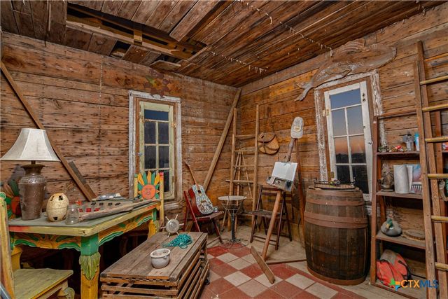 7150 Linne Road, Seguin, TX 78155