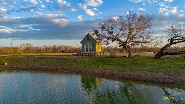 7150 Linne Road, Seguin, TX 78155