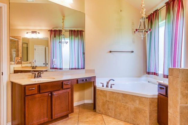 411 Long Point Dr, Portland, TX 78374