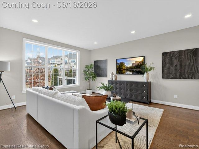 42893 Cardinal Way, Novi, MI 48375