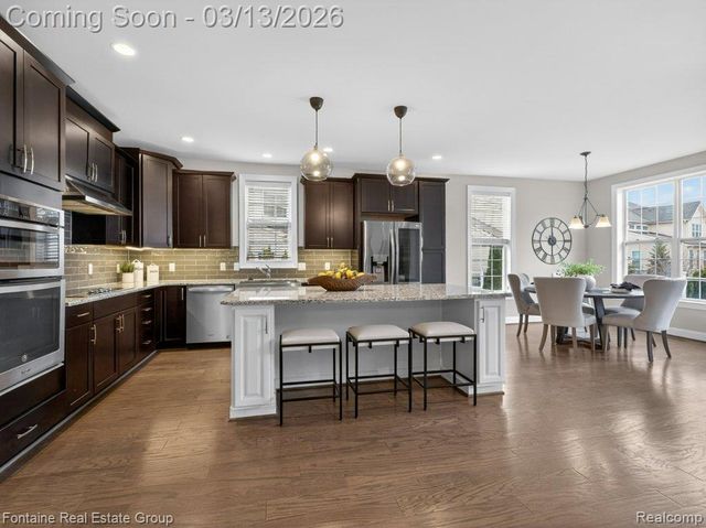 42893 Cardinal Way, Novi, MI 48375