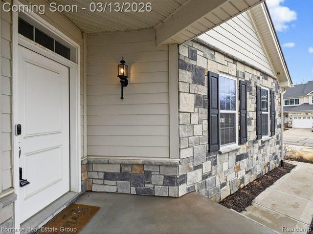 42893 Cardinal Way, Novi, MI 48375