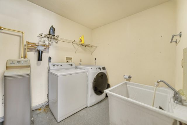 140 Hjelm Road, Porter, IN 46304