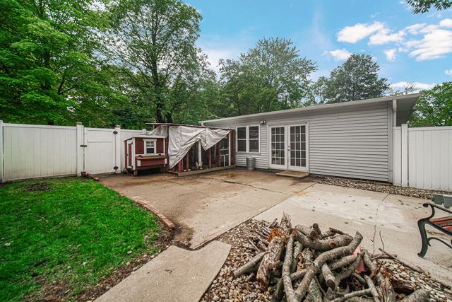 140 Hjelm Road, Porter, IN 46304