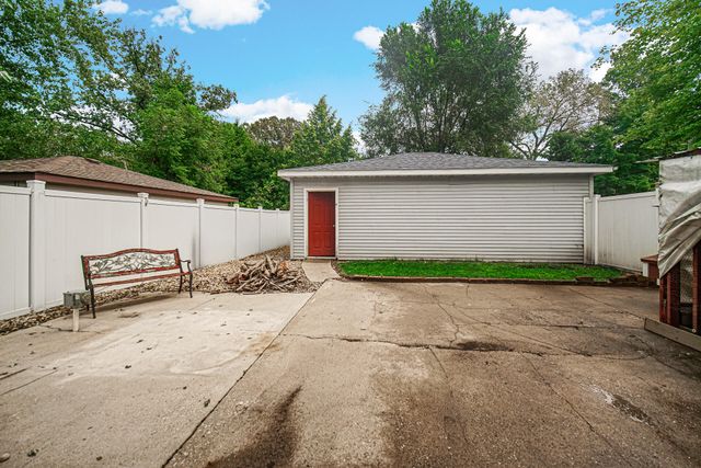 140 Hjelm Road, Porter, IN 46304