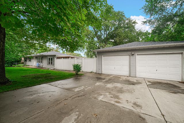 140 Hjelm Road, Porter, IN 46304