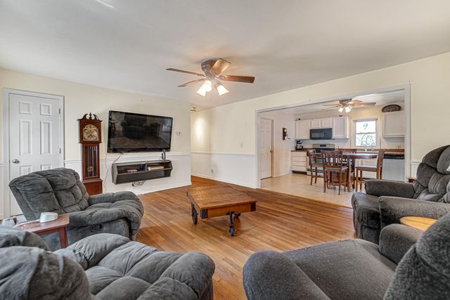 140 Hjelm Road, Porter, IN 46304