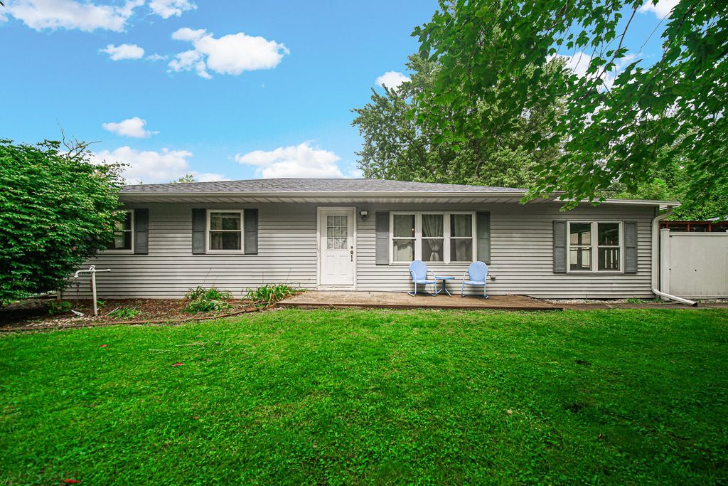 140 Hjelm Road, Porter, IN 46304