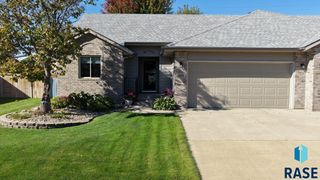 1907 S Campbell Trl Trail, Sioux Falls, SD 57106