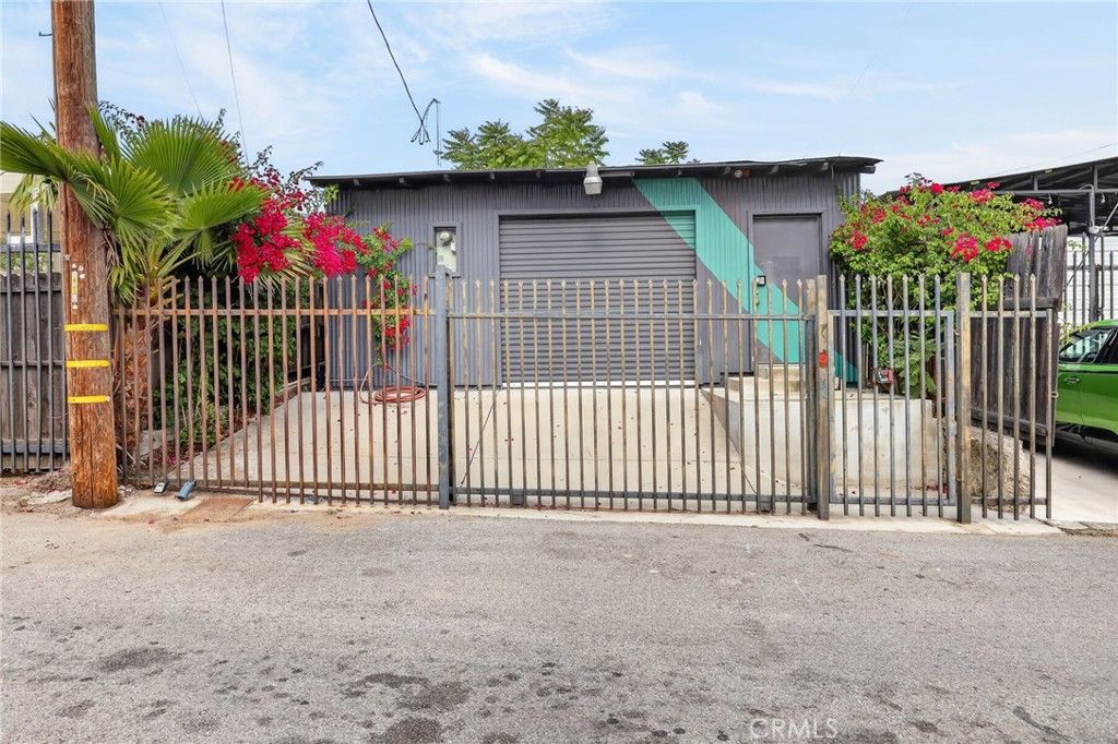 9939 Commerce Avenue, Tujunga, CA 91042 — exterior