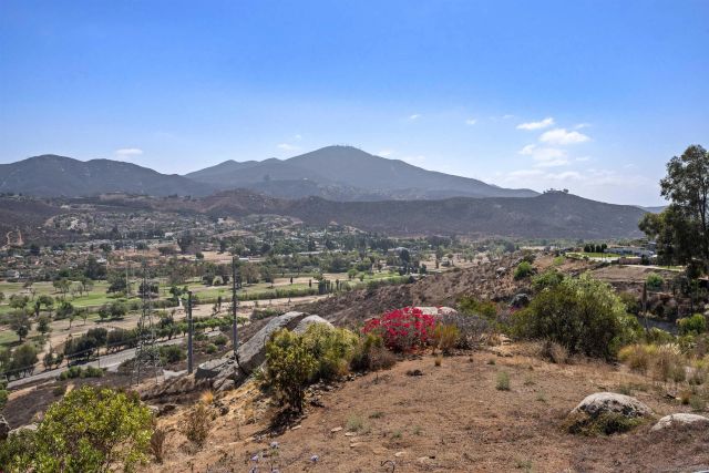 2336 Wind River Rd, El Cajon, CA 92019