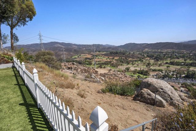 2336 Wind River Rd, El Cajon, CA 92019