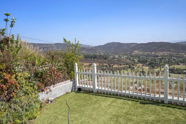 2336 Wind River Rd, El Cajon, CA 92019