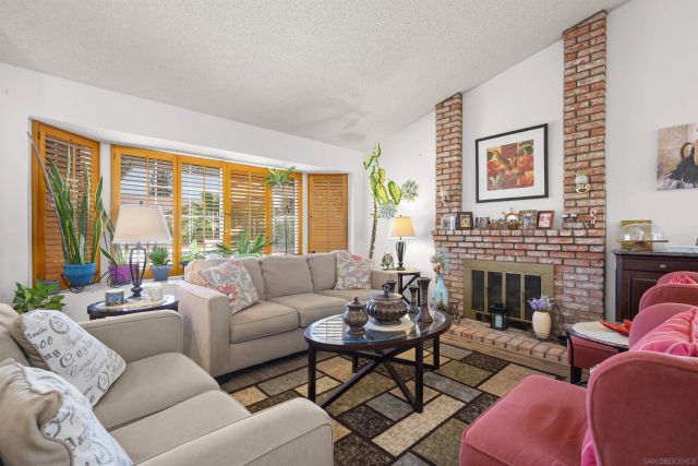 2336 Wind River Rd, El Cajon, CA 92019