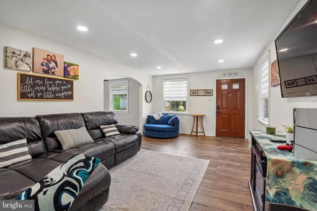 3032 EDMONDS RD, Lafayette Hill, PA 19444