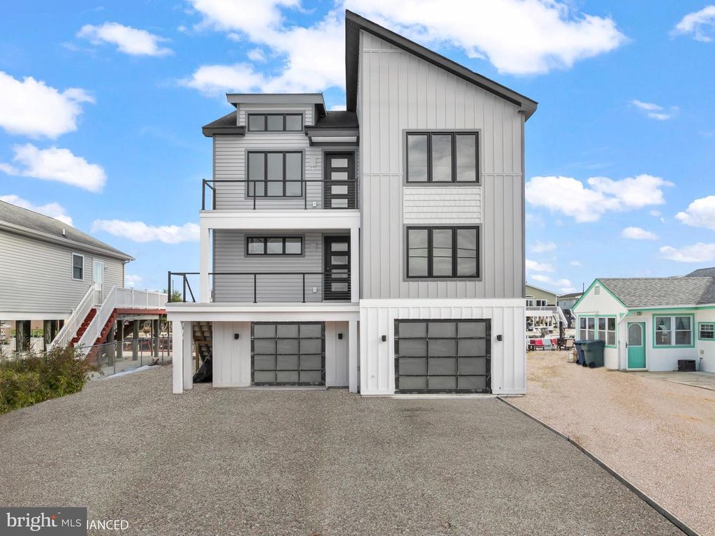 28 W NAVASINK DR, Tuckerton, NJ 08087