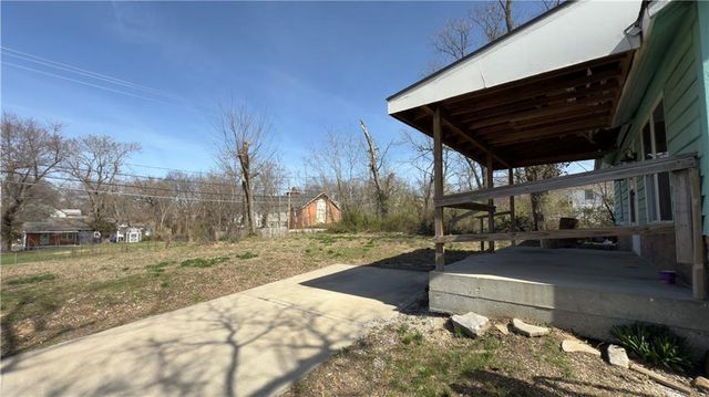 9409 E Independence Avenue, Independence, MO 64053