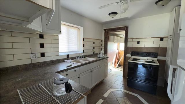 9409 E Independence Avenue, Independence, MO 64053