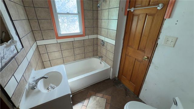 9409 E Independence Avenue, Independence, MO 64053