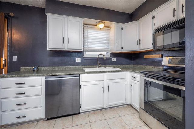 21850 W 179th Street, Olathe, KS 66062