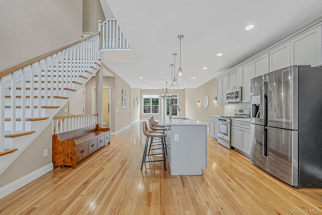 2305 Townhome Way, Huntington Station, NY 11746 — photo 3