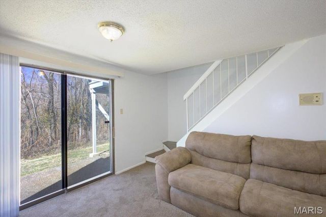 11221 Sugartrail Drive, St Louis, MO 63136