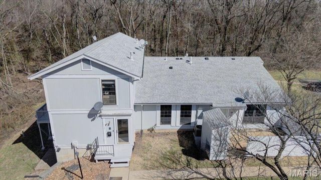11221 Sugartrail Drive, St Louis, MO 63136