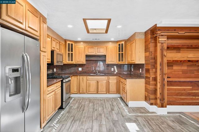 1758 Garvin Ave, Richmond, CA 94801