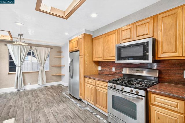 1758 Garvin Ave, Richmond, CA 94801