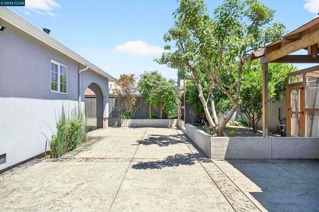 1758 Garvin Ave, Richmond, CA 94801