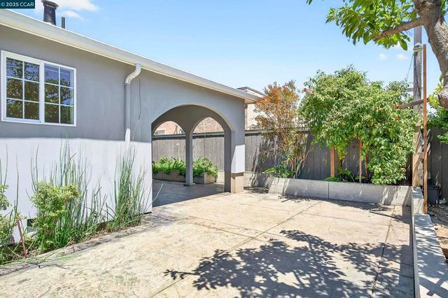 1758 Garvin Ave, Richmond, CA 94801