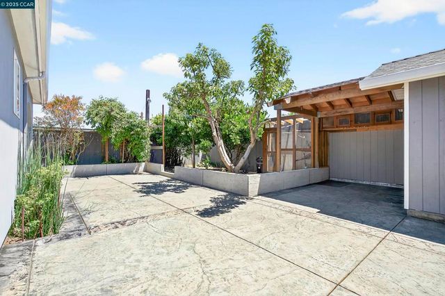 1758 Garvin Ave, Richmond, CA 94801