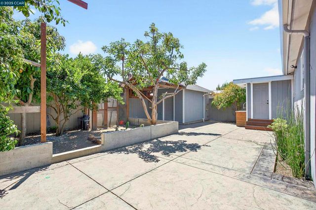 1758 Garvin Ave, Richmond, CA 94801