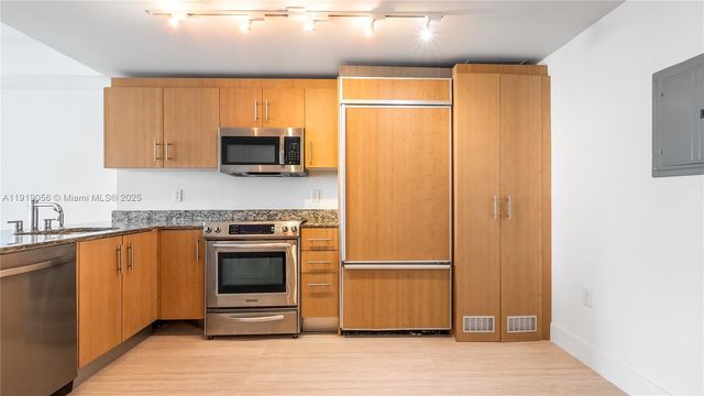 10275 Collins Ave 905, Bal Harbour, FL 33154