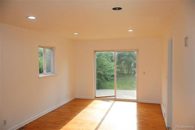 29275 Roan Drive, Warren, MI 48093