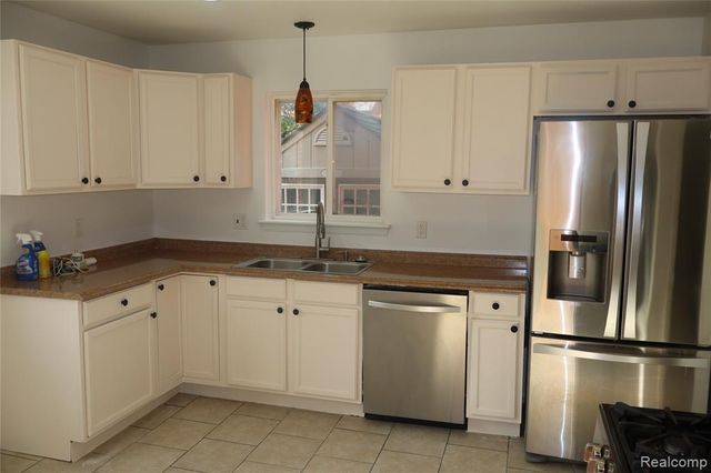 29275 Roan Drive, Warren, MI 48093