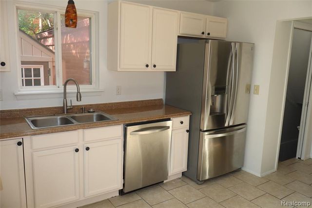 29275 Roan Drive, Warren, MI 48093