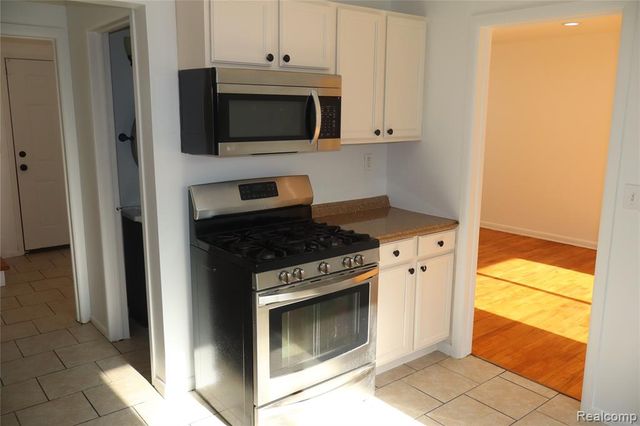 29275 Roan Drive, Warren, MI 48093